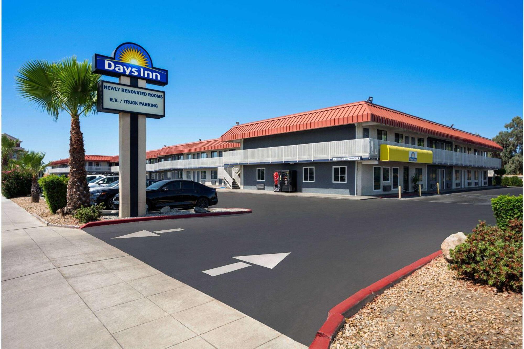 Days Inn By Wyndham Fresno South Exterior photo